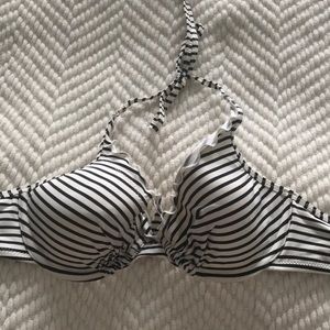 Never worn H&M bathing suit top!